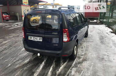 Седан Dacia Logan 2009 в Сарнах