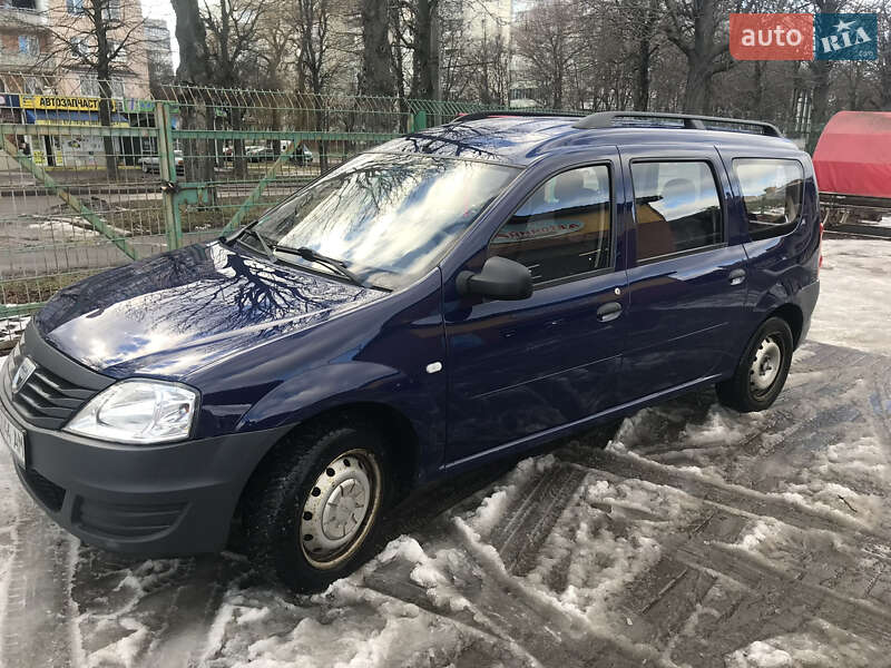 Седан Dacia Logan 2009 в Сарнах