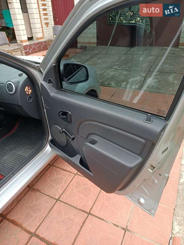 Седан Dacia Logan 2012 в Виннице