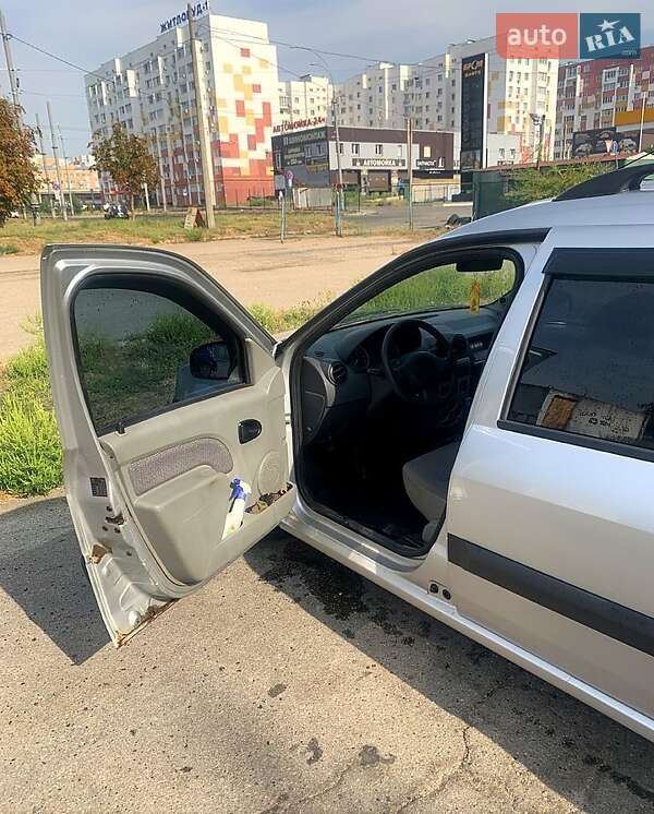 Седан Dacia Logan 2008 в Харкові