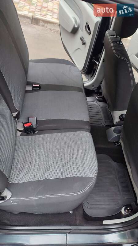 Седан Dacia Logan 2008 в Ровно