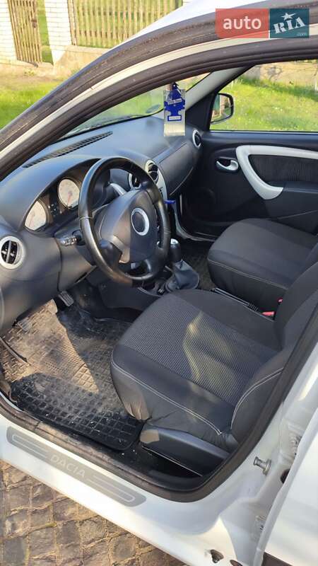 Седан Dacia Logan 2008 в Ровно
