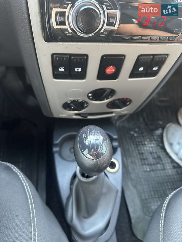 Седан Dacia Logan 2008 в Любешові