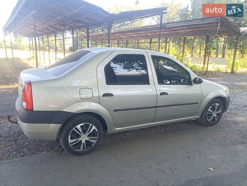 Седан Dacia Logan 2005 в Монастырище