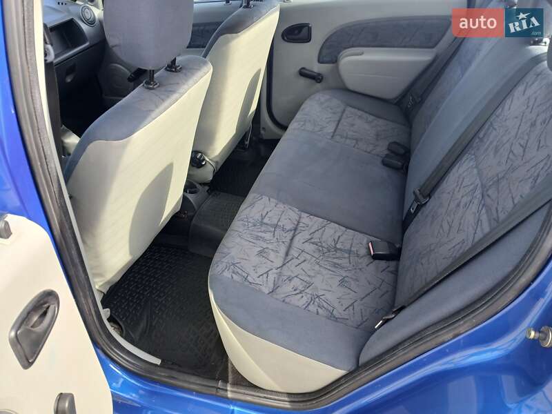 Седан Dacia Logan 2005 в Запорожье