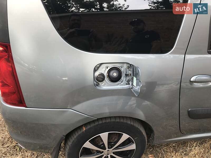 Седан Dacia Logan 2011 в Кропивницком