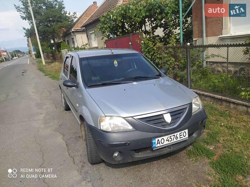 Седан Dacia Logan 2006 в Мукачево