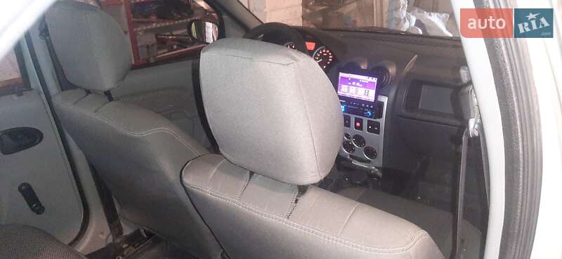 Седан Dacia Logan 2007 в Харкові