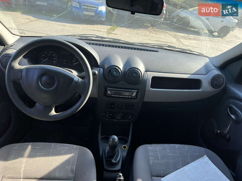 Седан Dacia Logan 2008 в Киеве
