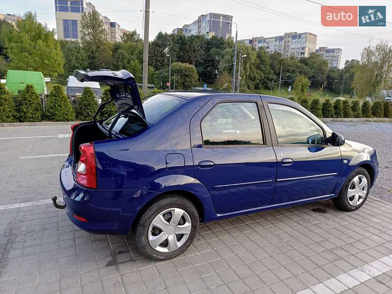 Седан Dacia Logan 2009 в Львове