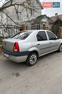 Седан Dacia Logan 2006 в Вараші