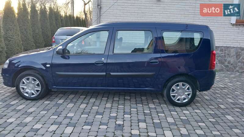 Седан Dacia Logan 2011 в Ходореві