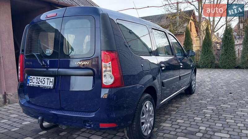 Седан Dacia Logan 2011 в Ходореві