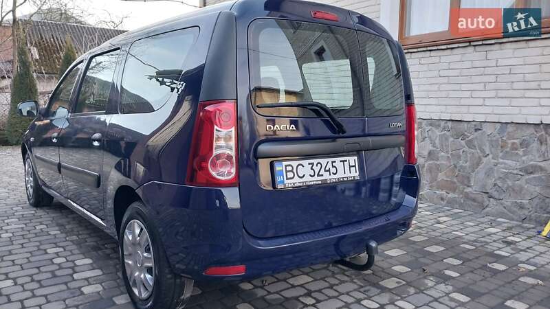 Седан Dacia Logan 2011 в Ходореві