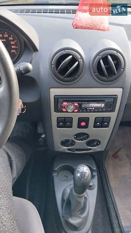 Седан Dacia Logan 2011 в Ходореві