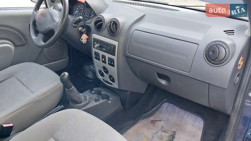 Седан Dacia Logan 2011 в Ходореві