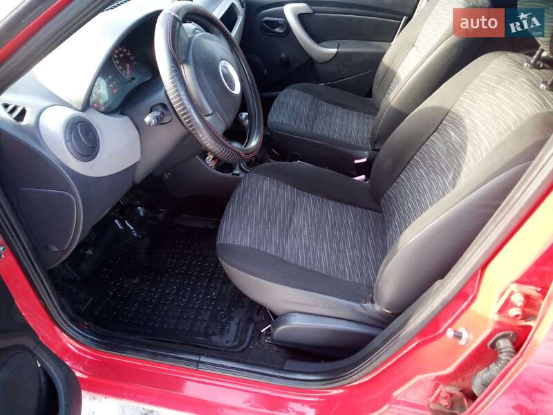 Седан Dacia Logan 2008 в Львові