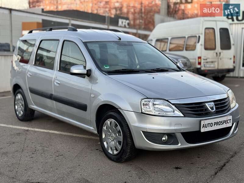 Седан Dacia Logan 2010 в 