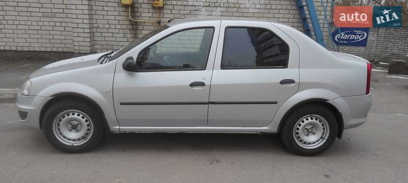 Седан Dacia Logan 2008 в Чернигове