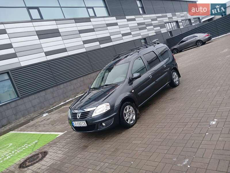 Седан Dacia Logan 2011 в Черкасах