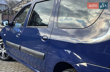 Седан Dacia Logan 2009 в Самборе