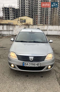 Седан Dacia Logan 2009 в Києві