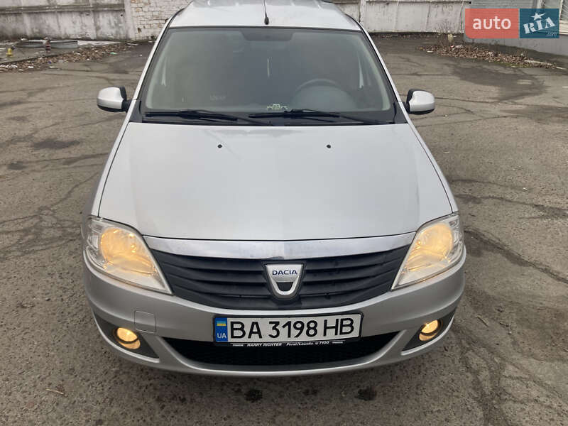 Седан Dacia Logan 2009 в Києві