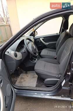 Седан Dacia Logan 2011 в 