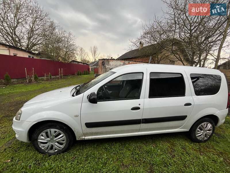 Седан Dacia Logan 2012 в Івано-Франківську