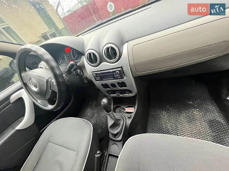 Седан Dacia Logan 2012 в Івано-Франківську
