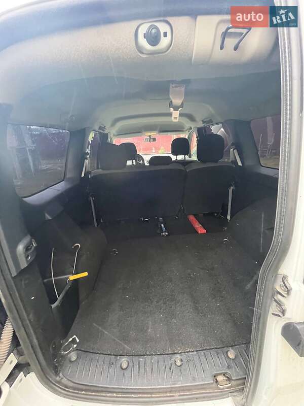 Седан Dacia Logan 2012 в Івано-Франківську