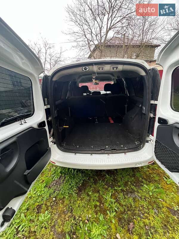 Седан Dacia Logan 2012 в Івано-Франківську