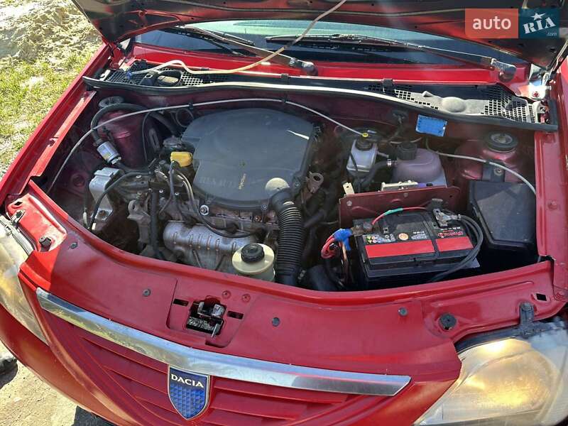 Седан Dacia Logan 2006 в Жовкві