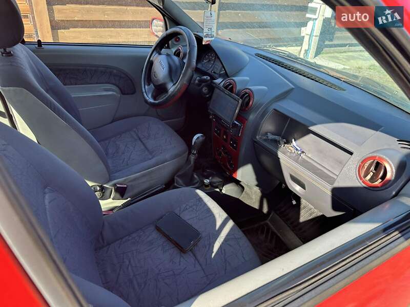 Седан Dacia Logan 2006 в Жовкві