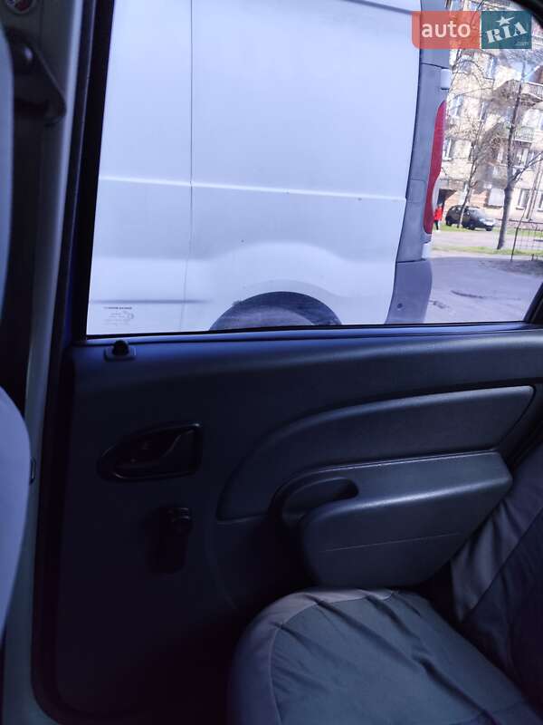 Седан Dacia Logan 2007 в Києві