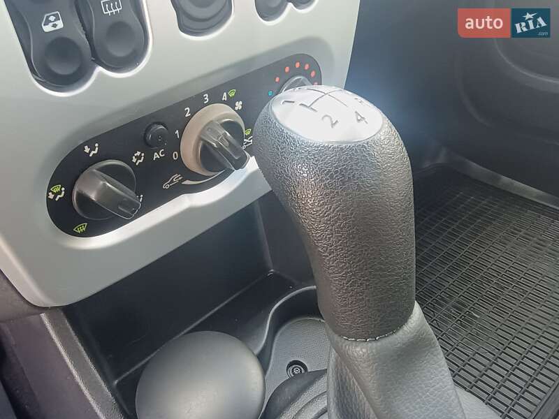 Седан Dacia Logan 2010 в Харькове