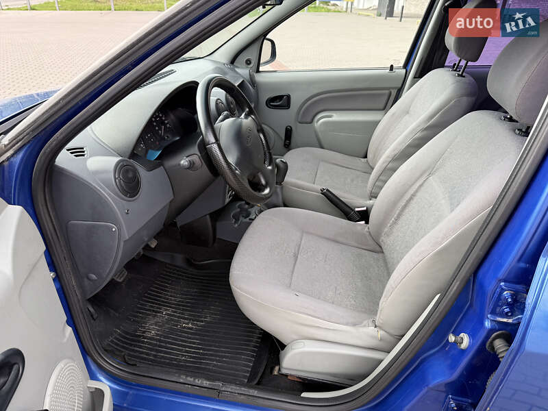 Седан Dacia Logan 2007 в Хусті