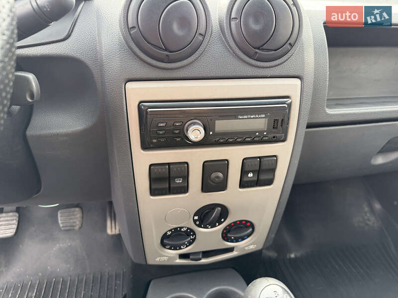 Седан Dacia Logan 2007 в Хусті