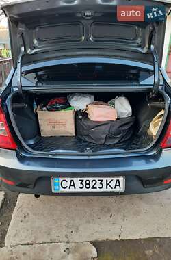 Седан Dacia Logan 2010 в 