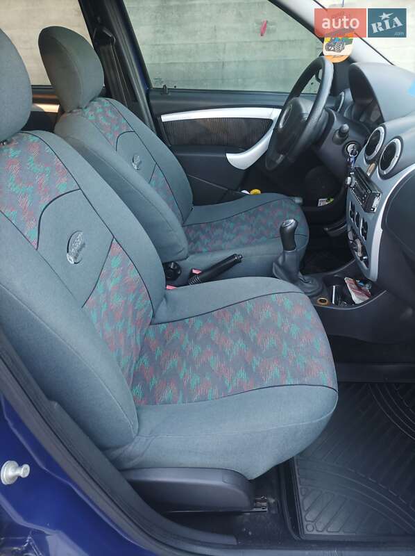 Седан Dacia Logan 2009 в Чорткові