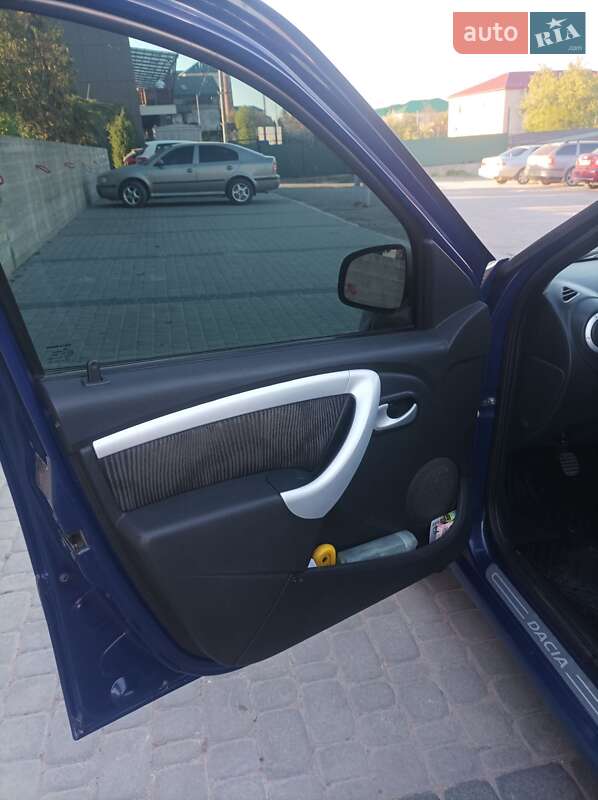 Седан Dacia Logan 2009 в Чорткові