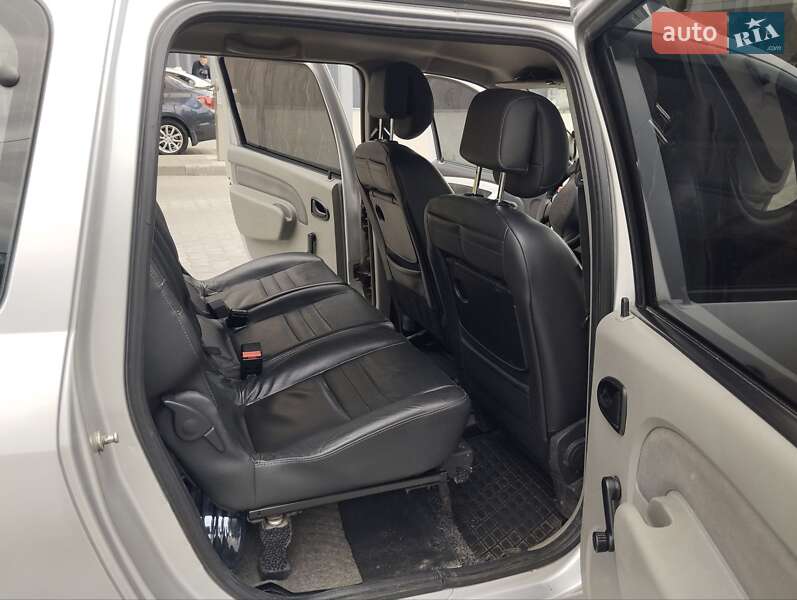 Седан Dacia Logan 2009 в Полтаві