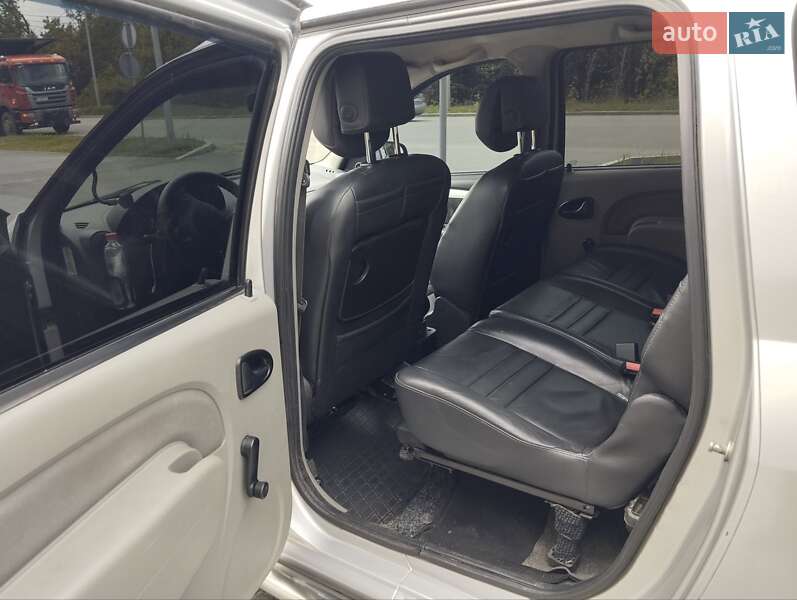 Седан Dacia Logan 2009 в Полтаві