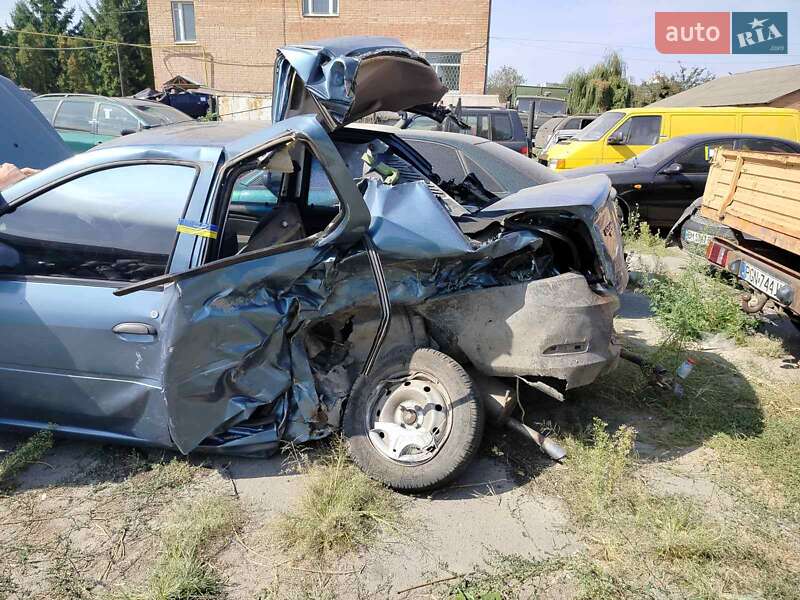 Седан Dacia Logan 2008 в Ромнах фото 9 Седан Dacia Logan 2008 в Ромнах