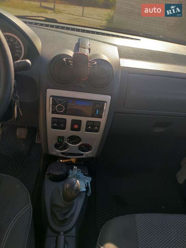 Седан Dacia Logan 2007 в Харкові