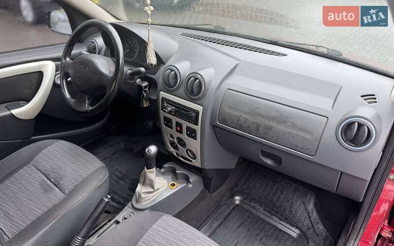 Седан Dacia Logan 2006 в Черновцах