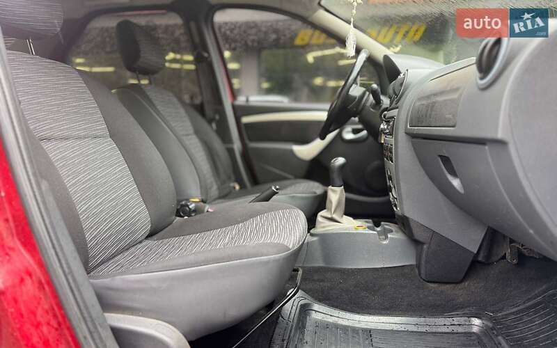 Седан Dacia Logan 2006 в Черновцах