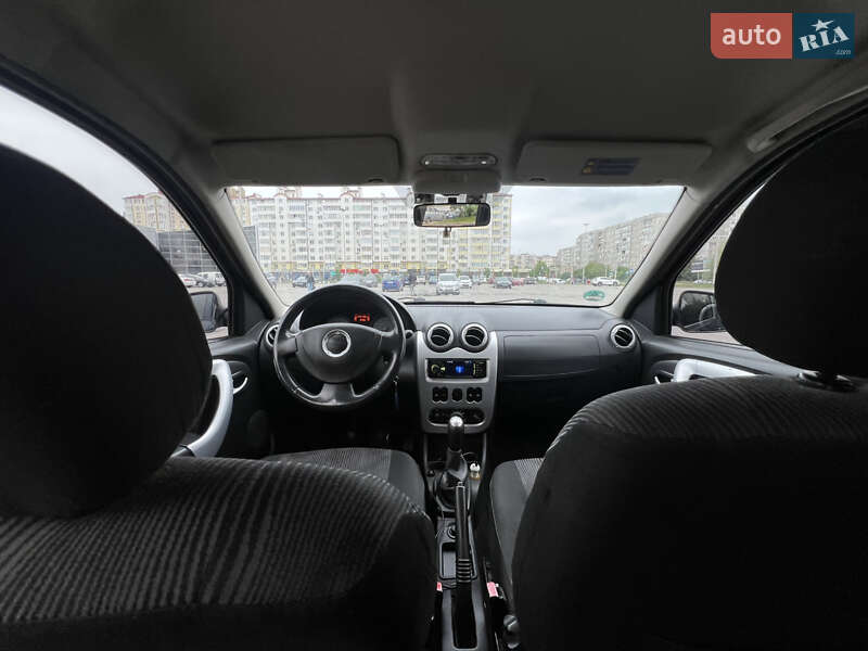 Седан Dacia Logan 2010 в Ивано-Франковске
