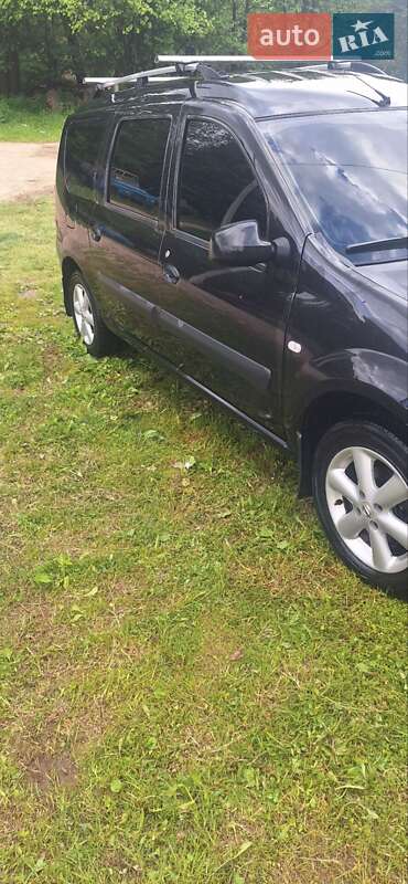 Седан Dacia Logan 2012 в Ужгороді