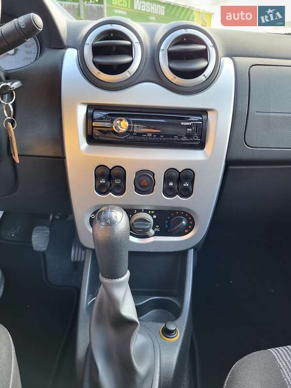 Седан Dacia Logan 2010 в Кропивницком